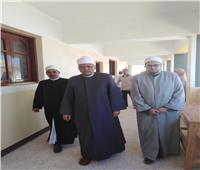رئيس منطقة البحيرة الأزهرية وموفد قطاع المعاهد يتفقدان لجان امتحانات الثانوية بإيتاي البارود