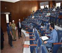 رئيس جامعة الأزهر يتابع امتحانات الدكتوراة بكلية الدراسات العليا