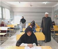 رئيس منطقة القليوبية الأزهرية يتابع امتحان النحو لطلاب القسم الأدبي