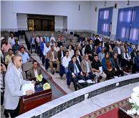 تنفيذي سوهاج يوجه بتوحيد أجور عمال السركي والعقود وفقا لأعلى أجر 