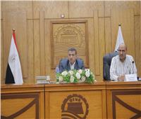 محافظ قنا يوجه بسرعة الانتهاء من ملفات التقنين ويؤكد: لا تهاون مع المقصرين 