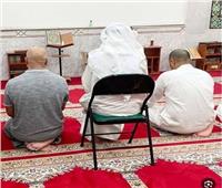 ما المشقة المرخصة للصلاة على كرسى في صلاة الفروض؟.. الإفتاء تجيب