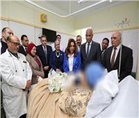 وزيرة التنمية المحلية ومحافظ كفرالشيخ يطمئنان على بطلة الحامول بمستشفى كفرالشيخ العام