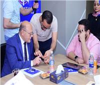 رئيس جامعة سوهاج يبحث مع خريجى برامج كرياتيفا سبل التعاون 