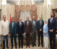 محافظ المنيا يبحث مع هيئة التأمين الصحي الشامل آليات التوعية وزيادة معدلات التسجيل بالمحافظة