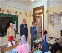 محافظ كفر الشيخ يتفقد لجان امتحانات الثانوية العامة ويوجه بتوفير الرعاية للطلاب