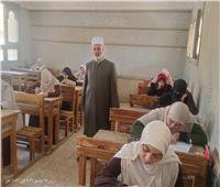طلاب القسم العلمي بثانوية سوهاج يؤدون امتحان الأحياء في هدوء تام