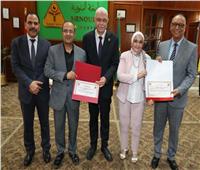 رئيس جامعة المنوفية يكرم الكليات الفائزة في مسابقة التميز البيئي 