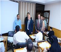 رئيس جامعة سوهاج يتفقد امتحانات الدراسات العليا  ويطمئن على انتظام اللجان