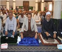 محافظ سوهاج يؤدي صلاة الجمعة بالمراغة ويستمع إلى مطالب المواطنين