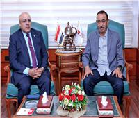 محافظ سوهاج يلتقي رئيس جهاز الاستثمار الداخلي بالهيئة العامة للاستثمار لمناقشة الفرص الاستثمارية بالمحافظة