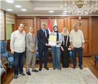 محافظ كفرالشيخ يكرم الطلاب الفائزين في مسابقات الصحافة والإعلام بالجمهورية 